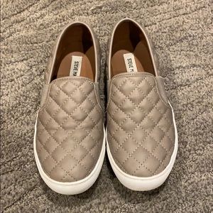 Steve Madden ended slip ons